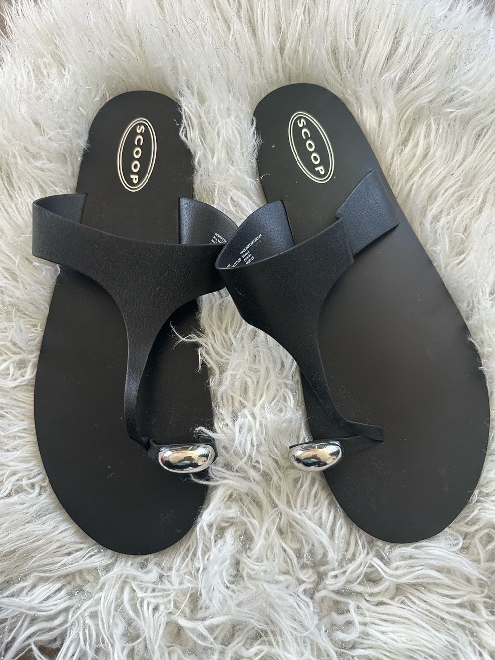 Scoop Black Thong Sandals with Silver Accent Sz 11